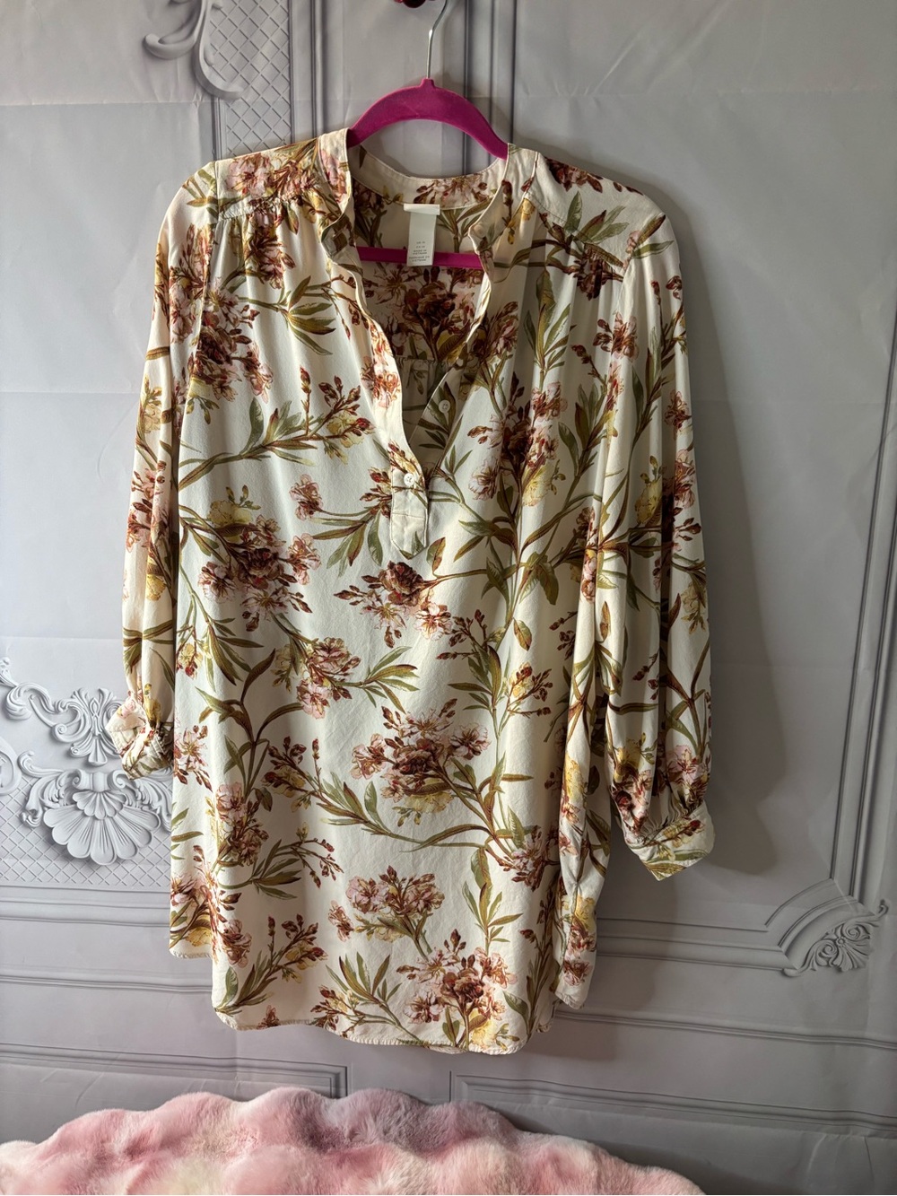 H&M Women’s Cream Floral V-Neck Blouse With 3/4 Sleeves, Size 14